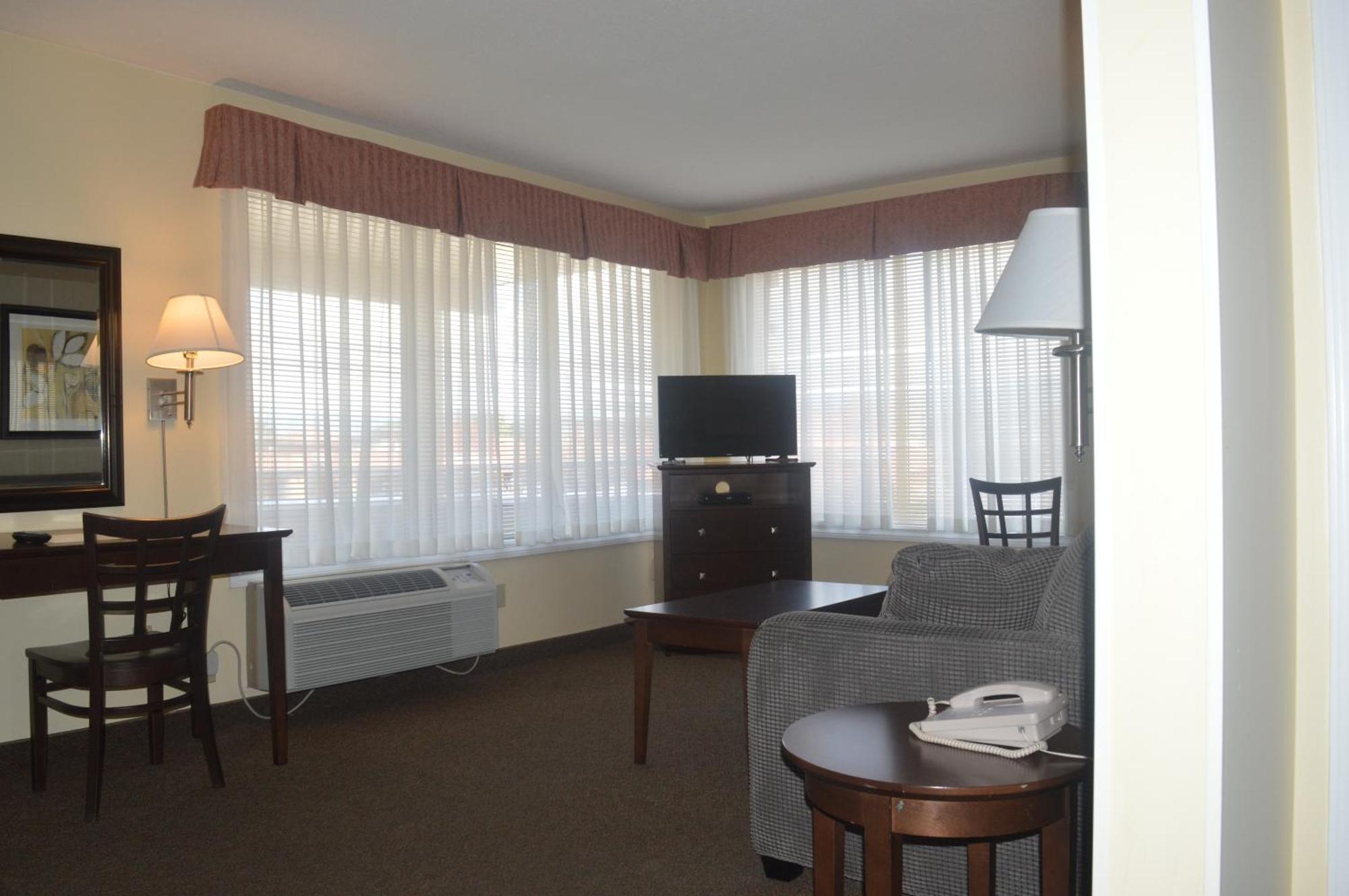Siesta Suites Келоуна Экстерьер фото