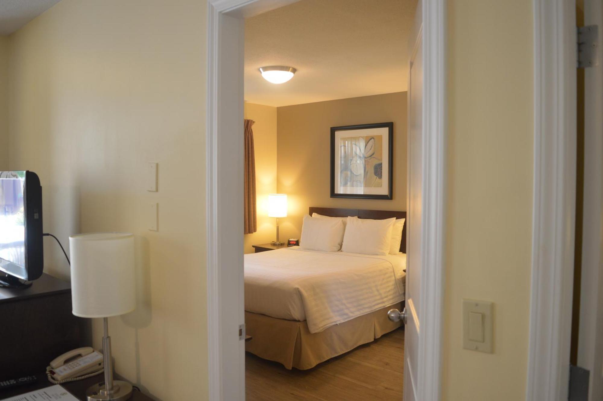 Siesta Suites Келоуна Экстерьер фото