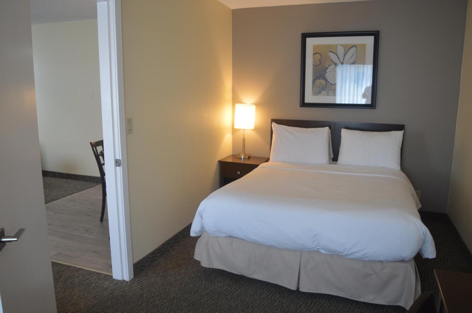 Siesta Suites Келоуна Экстерьер фото