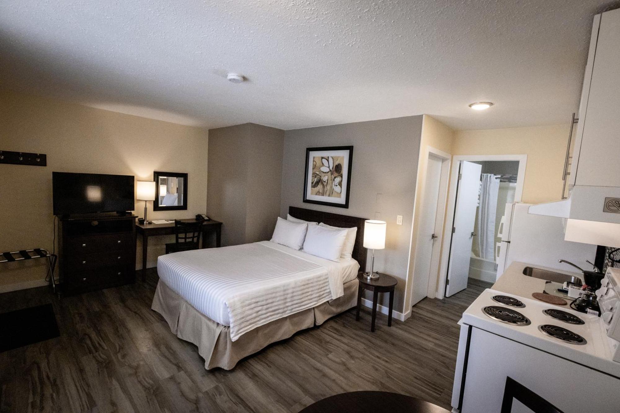 Siesta Suites Келоуна Экстерьер фото