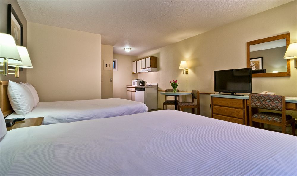 Siesta Suites Келоуна Экстерьер фото